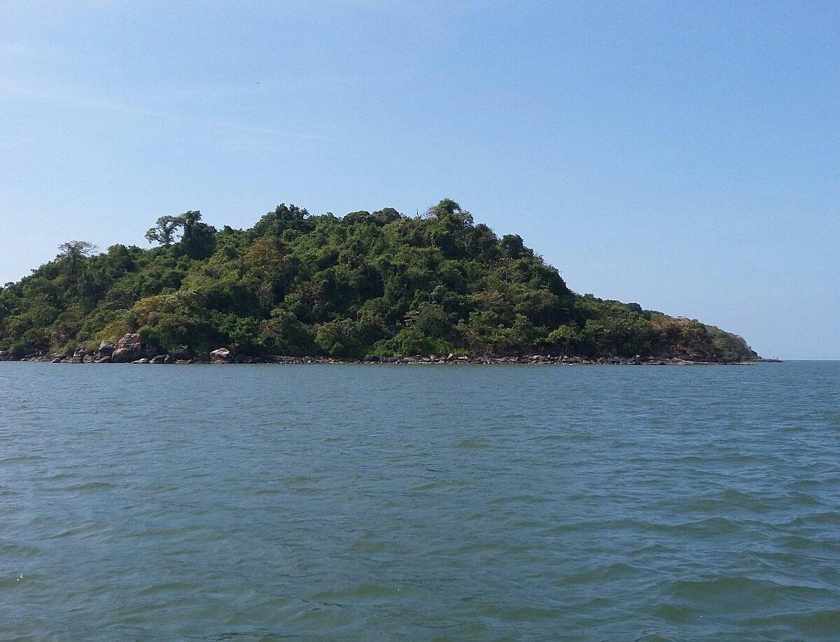 Kurumgad Island - Turtle-shaped island with historic temple